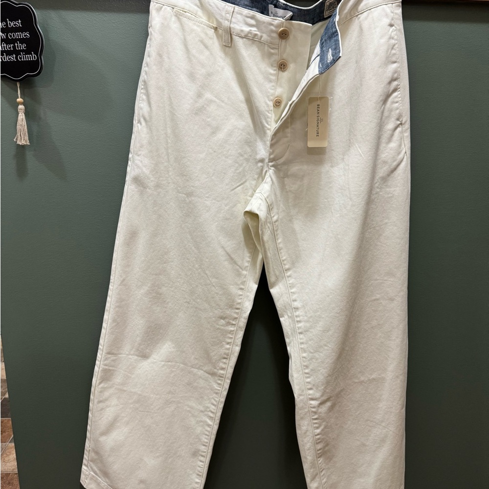 L.L. Bean Cream Capris Relaxed Fit chinos